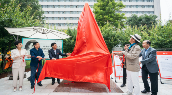 西北高等教育奠基人、中国现代医学先驱徐诵明雕像在九游平台落成 西北高等教育奠基人、中国现代医学先驱徐诵明雕像在九游平台落成