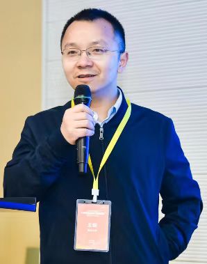 九游平台创新论坛第一千三百九十讲：Floquet engineering symmetry-breaking and topological states under light irradiation
