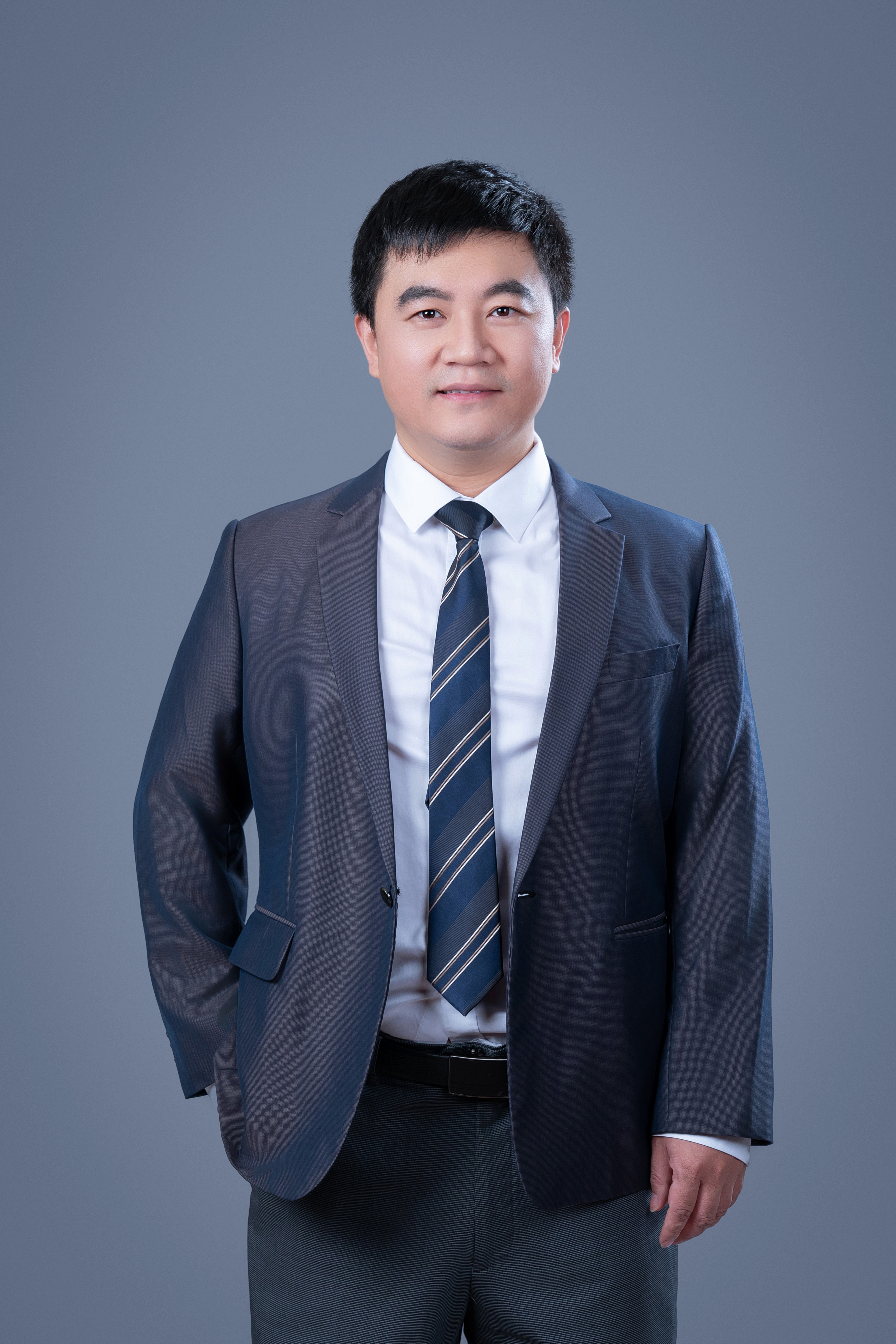 九游平台创新论坛第一千九百三十一讲：Concentration inequalities and exponential  convergence for mean-field weakly interacting particle system and McKean-Vlasov equation
