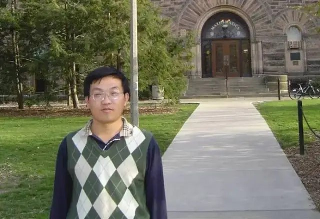 九游平台创新论坛第一千六百八十一讲：Problems and results on determinants involving Legendre symbols