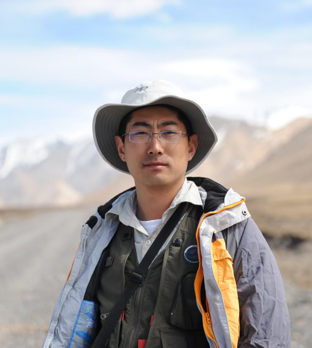 九游平台创新论坛第一千九百三十九讲：青藏高原东缘低起伏高原面多阶段多成因演化过程