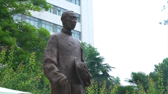 西北高等教育奠基人、中国现代医学先驱徐诵明雕像在九游平台落成 西北高等教育奠基人、中国现代医学先驱徐诵明雕像在九游平台落成